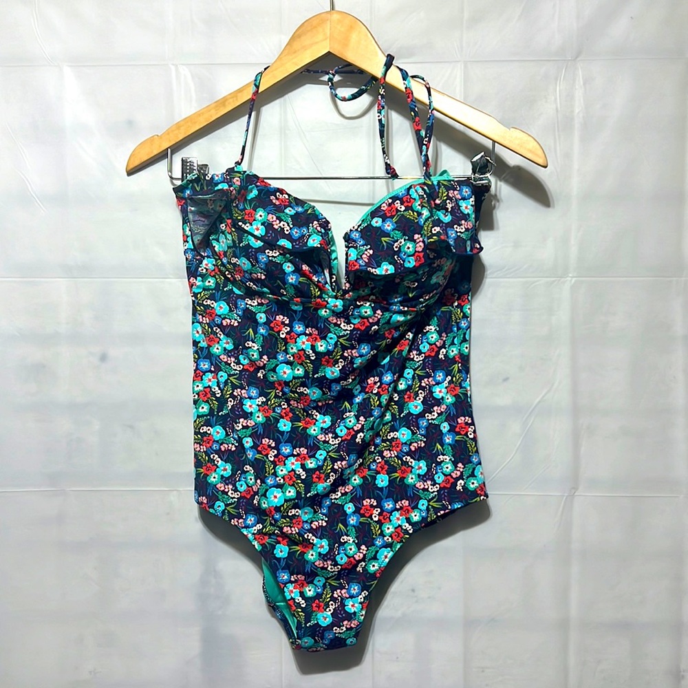 Floral Women’s Secret one Piece Swimsuit size large